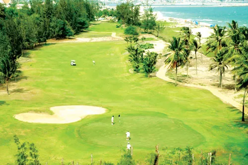 Nước ta có cần lấy đất nông nghiệp để đầu tư quá nhiều sân golf? Ảnh: TỰ TRUNG Nước ta có cần lấy đất nông nghiệp để đầu tư quá nhiều sân golf? Ảnh: TỰ TRUNG